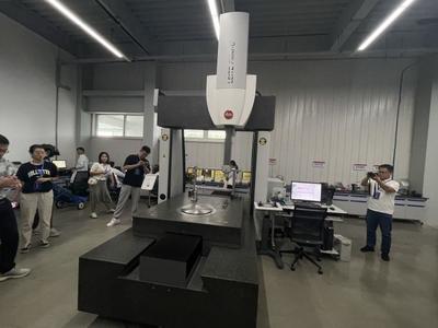 專精特新看中國丨會學(xué)習(xí)的機(jī)器人上崗智能工廠，讓碳纖維箭桿誤差控制在微米級